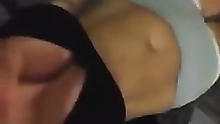 Marilena fa la porca per strada a Pescara