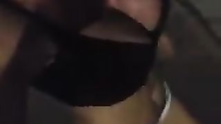 Marilena fa la porca per strada a Pescara