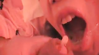 Anteprima del video: Sborro in bocca alla prostituta cinese