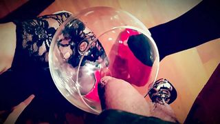 Eva La Pazza Si Beve la sua pisciata