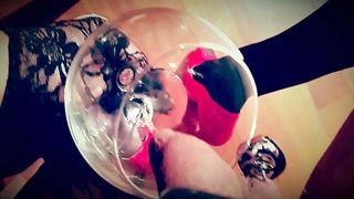 Eva La Pazza Si Beve la sua pisciata