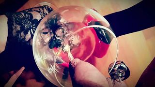 Eva La Pazza Si Beve la sua pisciata