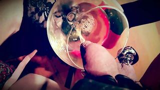 Eva La Pazza Si Beve la sua pisciata