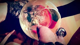 Eva La Pazza Si Beve la sua pisciata