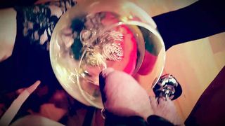 Eva La Pazza Si Beve la sua pisciata