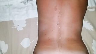 Le vengo sulla schiena