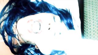 Eva la Pazza svuota preservativi