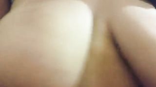 Mentre fa la porca in bagno