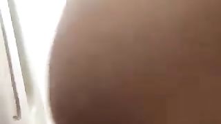 GODO COME UN VACCA col dildo su per il culo !!!