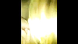 La mia zoccola BEVE TUTTO sulla tangenziale