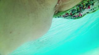 Una sbirciatina alla figa sottacqua