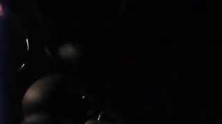 Porcate in macchina con prostituta di colore