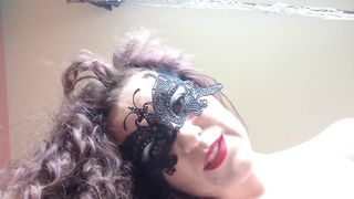 ADORA LA TUA MADONNA e poi SEGATI IN CHIESA !