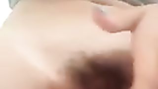 CHE DOLORE lo spazzolino nella figa !!!