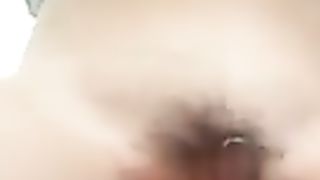 CHE DOLORE lo spazzolino nella figa !!!