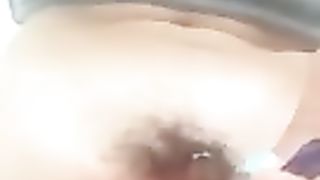 CHE DOLORE lo spazzolino nella figa !!!