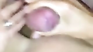 Il Bull sborra sulla pancia di mia moglie