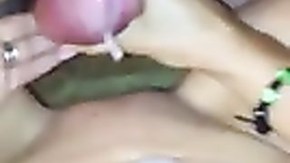 Il Bull sborra sulla pancia di mia moglie