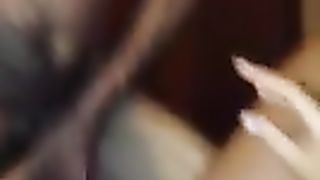 Il Bull sborra sulla pancia di mia moglie