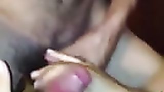 Il Bull sborra sulla pancia di mia moglie