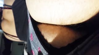 Gioco dolcemente con il suo culo