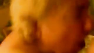 La vicina 64enne cicciona mi spompina