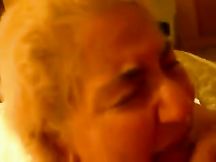 La vicina 64enne cicciona sborrata in bocca