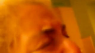 La vicina 64enne cicciona sborrata in bocca