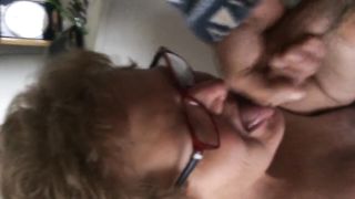 TIRA FUORI LA LINGUA e stai ferma CHE SBORRO !!!