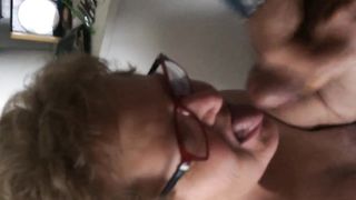 TIRA FUORI LA LINGUA e stai ferma CHE SBORRO !!!