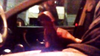 Giovane prostituta mi guarda sborrare in auto