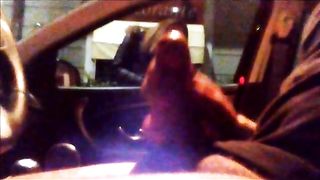 Giovane prostituta mi guarda sborrare in auto