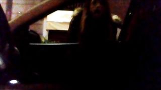 Giovane prostituta mi guarda sborrare in auto