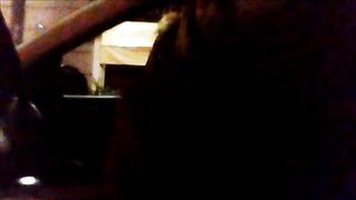 Giovane prostituta mi guarda sborrare in auto