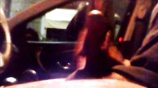 Giovane prostituta mi guarda sborrare in auto