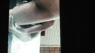 Lei me lo succhia mentre parlo al telefono