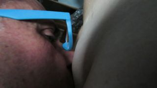 Viene mentre la lecco e usa il vibratore