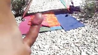 Seghetta sulla spiaggia per nudisti