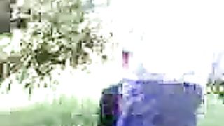 Napoletana spompina il fidanzato davanti agli amici