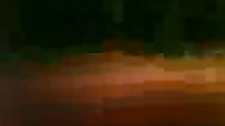 Napoletana spompina il fidanzato davanti agli amici