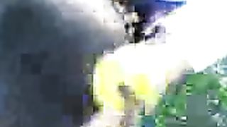 Napoletana spompina il fidanzato davanti agli amici