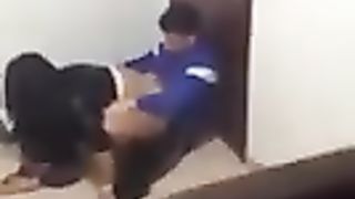 Anteprima del video: Ripresi di nascosto mentre scopano in classe