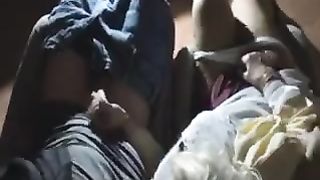 Io e mia moglie porcheggiamo guardando un film porno