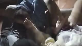 Io e mia moglie porcheggiamo guardando un film porno