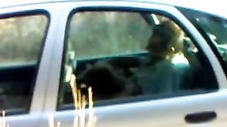 Beccato mentre se lo fa succhiare da una prostituta