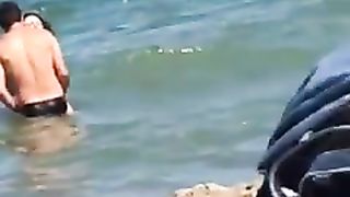 Porcate in spiaggia a Catania davanti a tutti