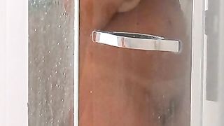 Mia moglie in doccia