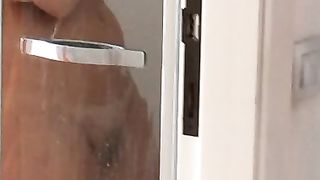 Mia moglie in doccia