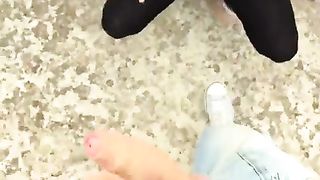 Esibizionista fa la troia in pubblico in vacanza