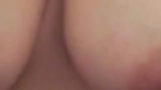 Anteprima del video: Le tette di mia moglie mentre la scopo